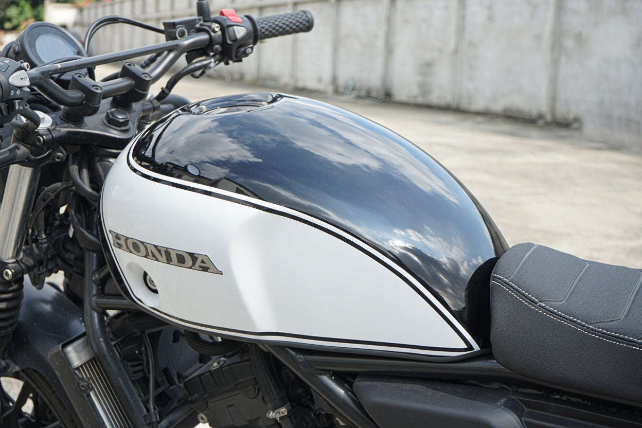 COVER FUEL OIL TANK BLACK/WHITE V.13 FIT FOR HONDA SCL CL 300 500 2023-2025