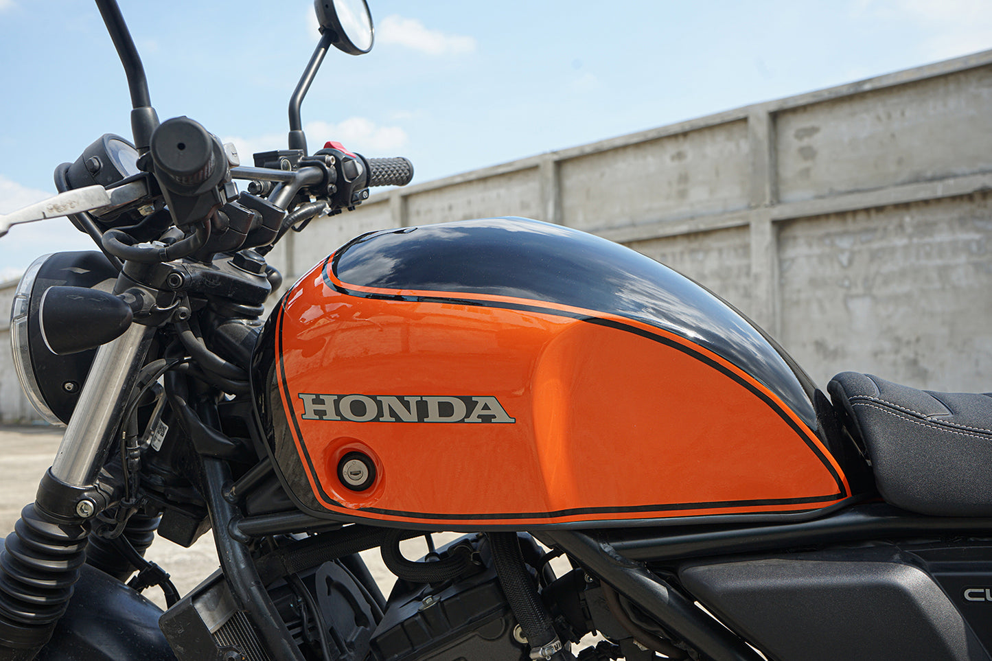 COVER FUEL OIL TANK BLACK/ORANGE  V.11 FIT FOR HONDA SCL CL 300 500 2023-2025